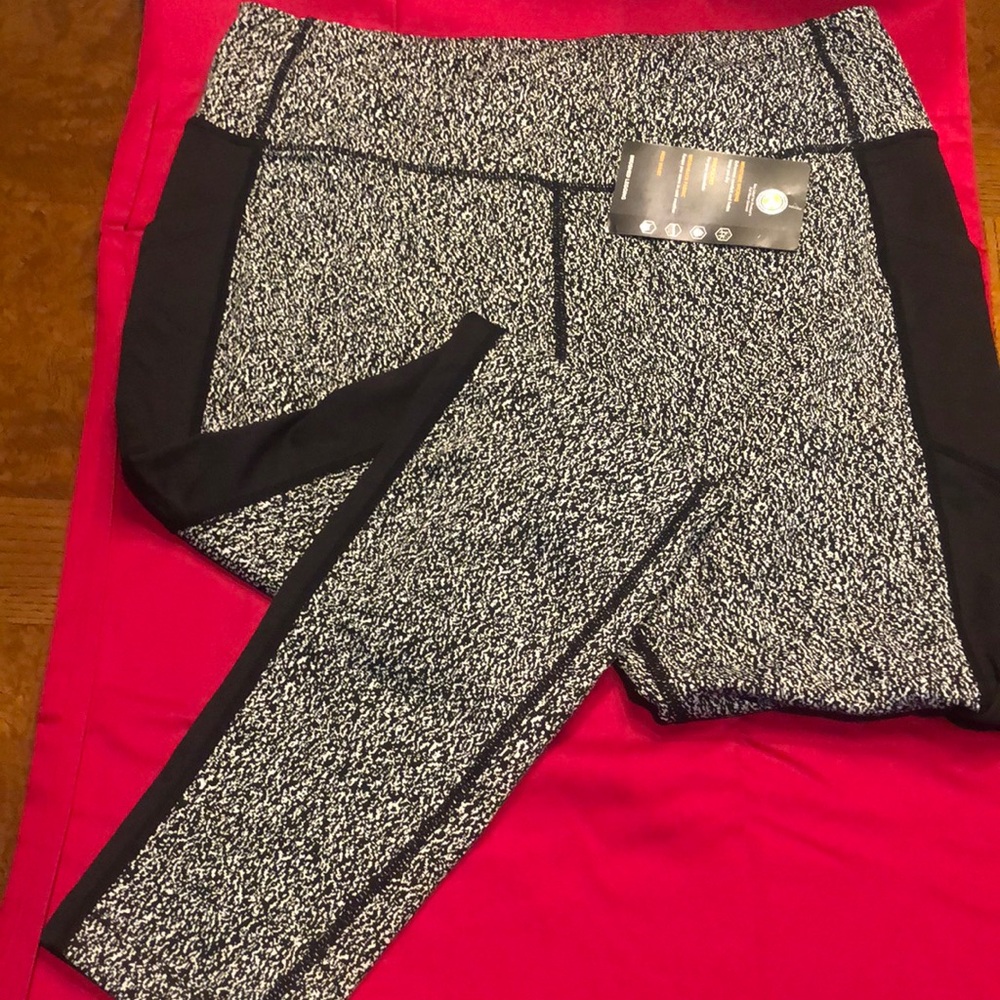 Black and White Patterned Leggings